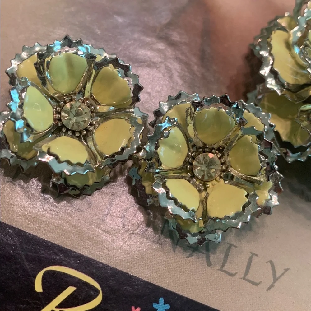 Vintage brooch and earring set